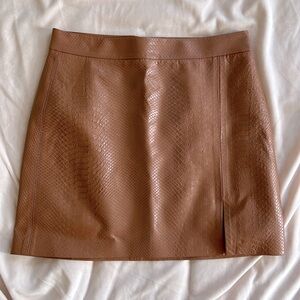 Aritzia | Wilfred Size 6 Brown Vegan Leather /Snakeskin Patio Skirt with Slit